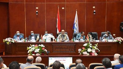 وزير الإسكان يشدد على ضرورة الإسراع بمعدلات تطبيق قانون التصالح.. ويؤكد على قبول كافة الطلبات