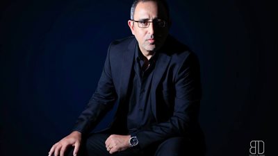 تامر كروان ينتهي من وضع الموسيقى التصويرية لـ”حظر تجول”‏ عن بُعد بسبب كورونا