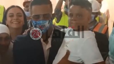 شاهد.. بكاء محمد رمضان خلال توقيعه بروتوكول تعاون مع مستشفى أهل مصر للحروق (فيديو)