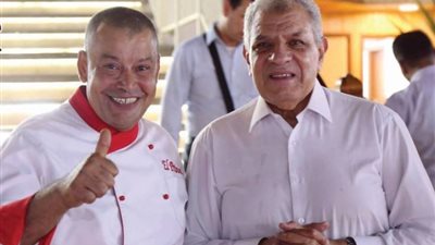 إبراهيم محلب يظهر بصحبة ناصر البرنس داخل مطعمه