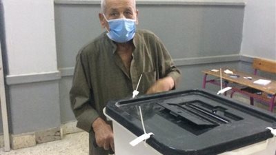 كبار السن يشاركون في انتخابات إعادة الشيوخ بالمنوفية (صور وفيديو)