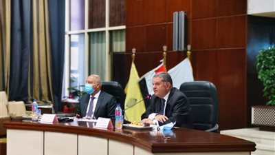 وزيرا النقل وقطاع الأعمال يبحثان مع المجالس التصديرية سبل تعزيز التجارة الخارجية وفتح أسواق جديدة