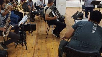 أوركسترا “القومية للفنون” يجري أولى بروفاته على الآلات الموسيقية الجديدة
