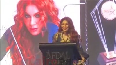 الأكثر استماعًا.. تكريم الفنانة نوال عبد الشافي في مهرجان الأفضل بلبنان على نجاح أغنيتها مخصماك