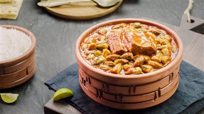 طريقة عمل طاجن بامية باللحمة في الفخار.. أسهل طبخة