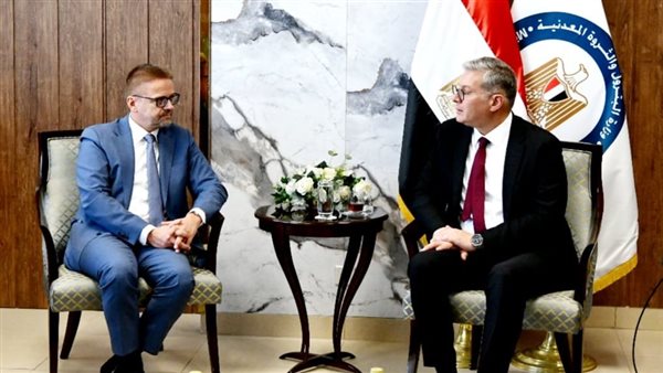 لقاء وزير البترول