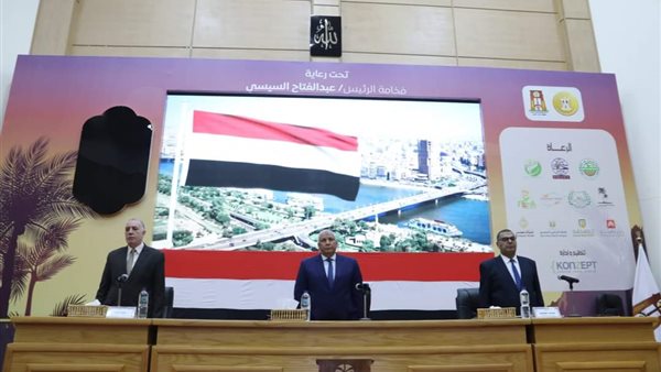 جانب من لقاء محافظ