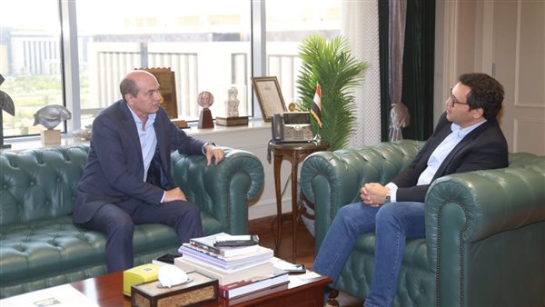 وزير الثقافة والمهندس