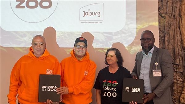 جانب من التوقيع