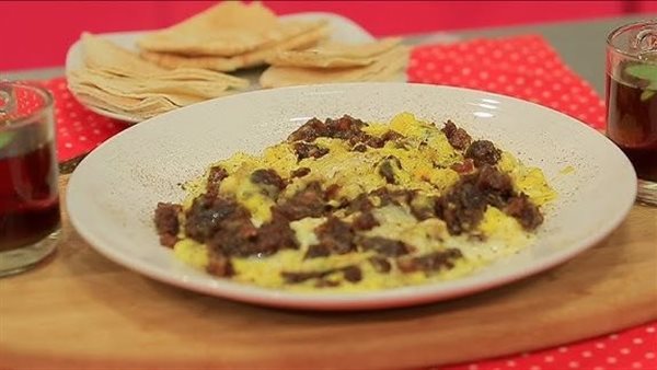 طريقة عمل البيض بالعجوة