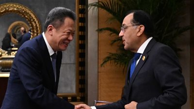 رئيس الوزراء يلتقي نائب رئيس مجلس الإدارة والمدير العام لشركة خنان الصينية للاستثمار