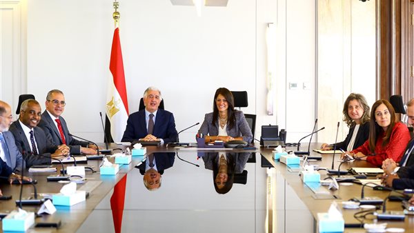 المشاط ومسئولي البنك