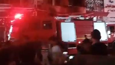 نشوب حريق في محل أحذية بالإسكندرية.. والدفع بـ 5 سيارات إطفاء للسيطرة عليه| بث مباشر