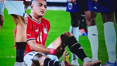 مصطفى محمد يخرج مصابًا من مباراة مصر وكاب فيردي