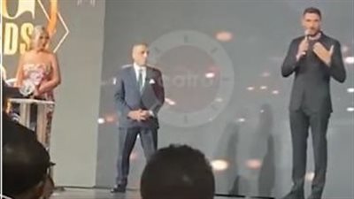 خلال تكريمه.. أحمد عز يرثي منتجي سينرجي الأربعة في حفل توزيع جوائز دير جيست| بث مباشر 