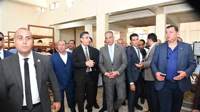 وزير التموين ومحافظ الفيوم يتفقدان الصومعة المعدنية وخطوط الإنتاج بمطاحن مصر الوسطى