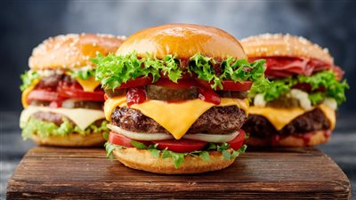 طريقة عمل البرجر الأصلية.. ملح وفلفل وانسي المطاعم 