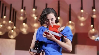 لقطة ختام مهرجان فينيسيا.. المخرجة اليهودية سارة فريدلاند تندد بالإبادة الإسرائيلية لقطاع غزة