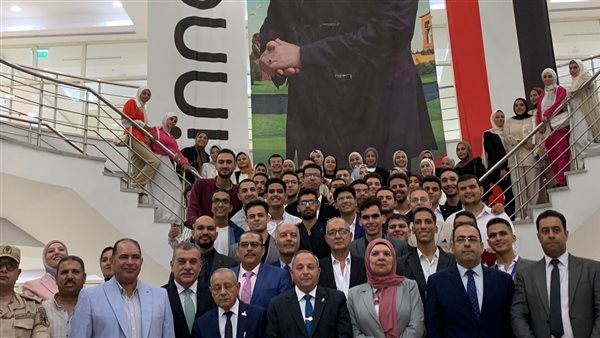 محافظ بورسعيد يزور