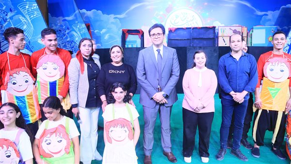 وزير الثقافة مع الأطفال