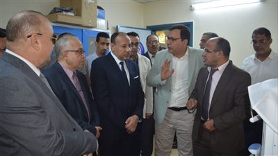نائب رئيس جامعة الأزهر للوجه القبلي يفتتح مجمع عيادات وفحوصات الرمد بمستشفى طب أسيوط