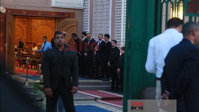 يسرا وأحمد العوضي وآسر ياسين يقدمون العزاء في والد المنتج طارق الجنايني | بث مباشر