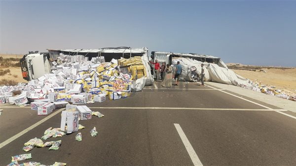 إنقلاب مقطورة بطريق