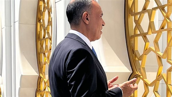 وزير الخارجية يزور