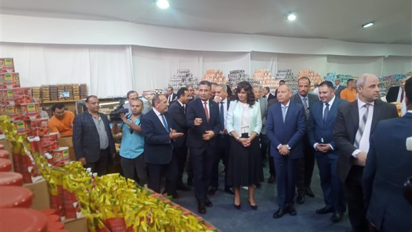 وزير التموين يفتتح