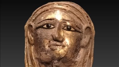 المتحف المصري بالتحرير يعرض قناعا جنائزيا من منطقة سقارة 