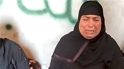 انهيار والدة شاب توفي داخل مصنع أعلاف ببني سويف: ابني الوحيد ومات بسبب الإهمال.. وعايزة حقه| بث مباشر