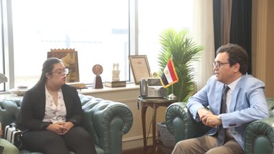 وزير الثقافة يستقبل الفنانة التشكيلية مريم وجيه لعرض أعمالها بمقر الوزارة بالعاصمة الإدارية 