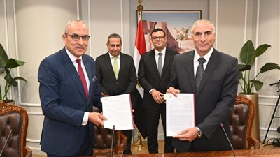 الإسكان والعاصمة الإدارية توقعان عقد ضبط وحوكمة منظومة مياه الشرب والصرف الصحي 