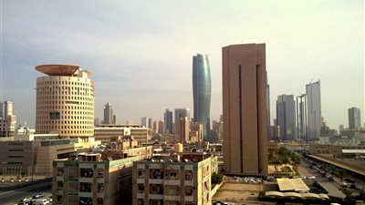 أمطار وموج مرتفع.. تفاصيل طقس الكويت اليوم الجمعة 