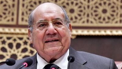 الشيوخ ينظر مقترحًا بتعميم استخدام الهدروجين الأخضر في شركات مصانع البتروكيماويات المصرية