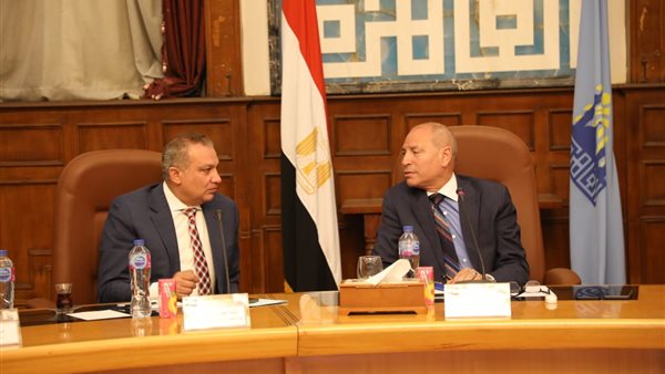 خلال الاجتماع