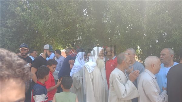 تشييع جنازه والدة