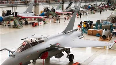 للحاصلين على الشهادة الإعدادية.. التعليم تعلن مميزات أول مدرسة لصناعة الطائرات وصيانتها| بث مباشر 