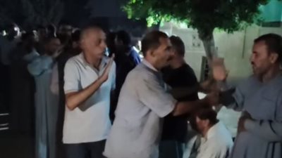 المئات يشيعون جنازة الحداد ضحية زوجته بالشرقية.. وأسرته تستقبل العزاء على المقابر| بث مباشر 
