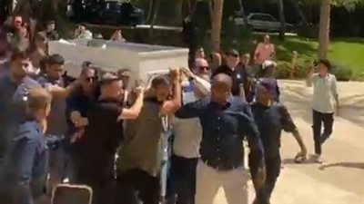 وصول جثمان إيهاب جلال إلى مسجد حسن الشربتلي لتشييع جثمانه | بث مباشر 