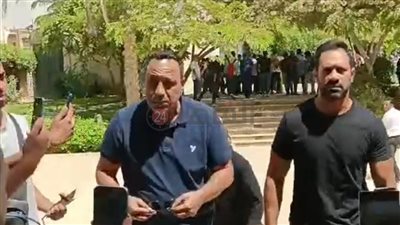 تأثر أحمد مجاهد وحسني عبد ربه في جنازة إيهاب جلال 