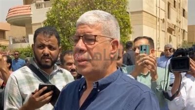 أحمد شوبير يشارك في تشييع جنازة إيهاب جلال من مسجد حسن الشربتلي | صور