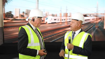 في زيارة تاريخية.. رئيس ألمانيا يتفقد إحدى محطات القطار السريع | صور