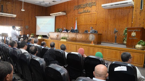 محافظ أسيوط