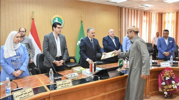 تسليم العقود