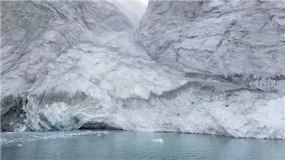 انهيار أرضي ضخم وتسونامي تسببا في اهتزاز الأرض لمدة 9 أيام.. ما القصة؟