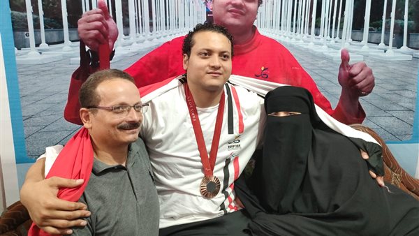 أحمد زكري عقب وصوله