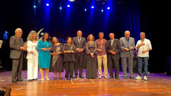 تكريم رموز الفن في