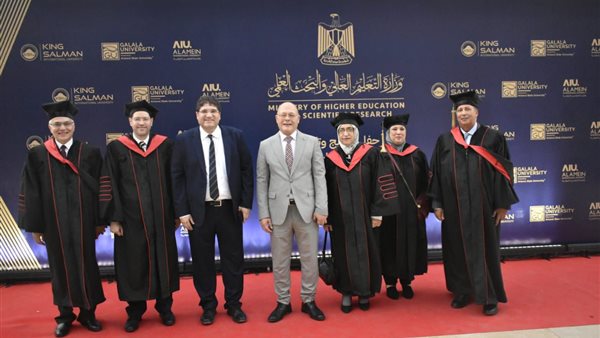تخريج أول دفعة بالجامعات