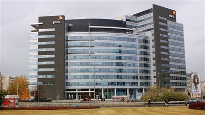 احتيال وتسريح موظفين.. أزمات تضرب شركة المحاسبة العملاقة بي دبليو سي 